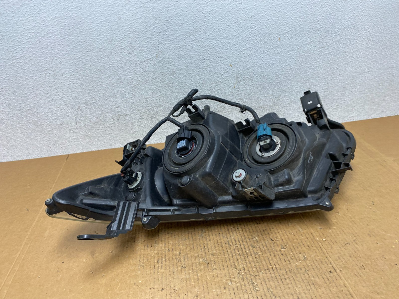 2011 to 2013 Honda Odyssey Front Right Passenger Headlight Halogen AE1240 DW5
