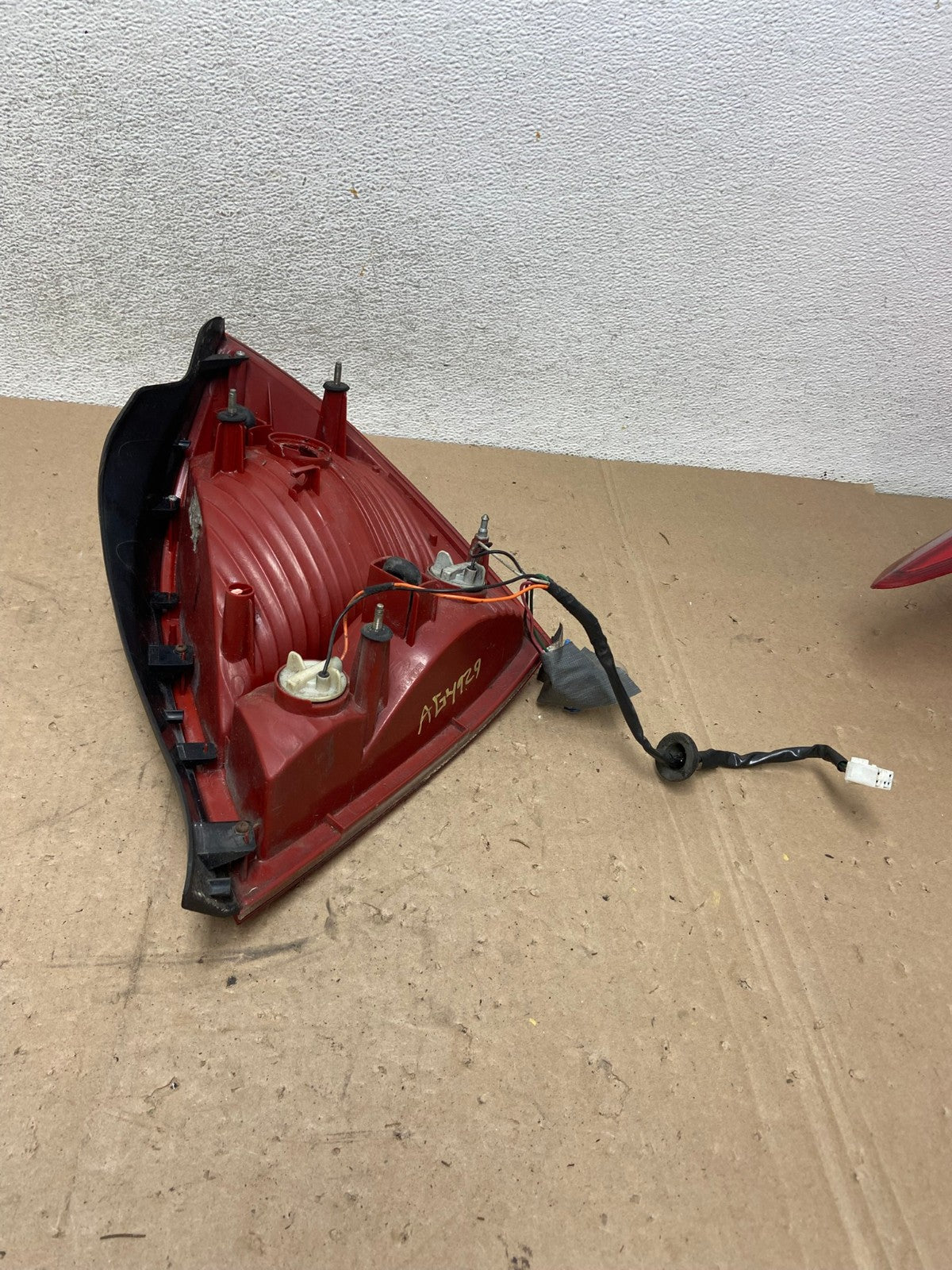2001-2003 Sedan Hyundai Elantra Left Driver Lh Side Tail Light AG4929 LK8
