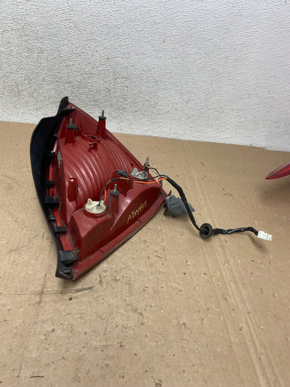 2001-2003 Sedan Hyundai Elantra Left Driver Lh Side Tail Light AG4929 LK8