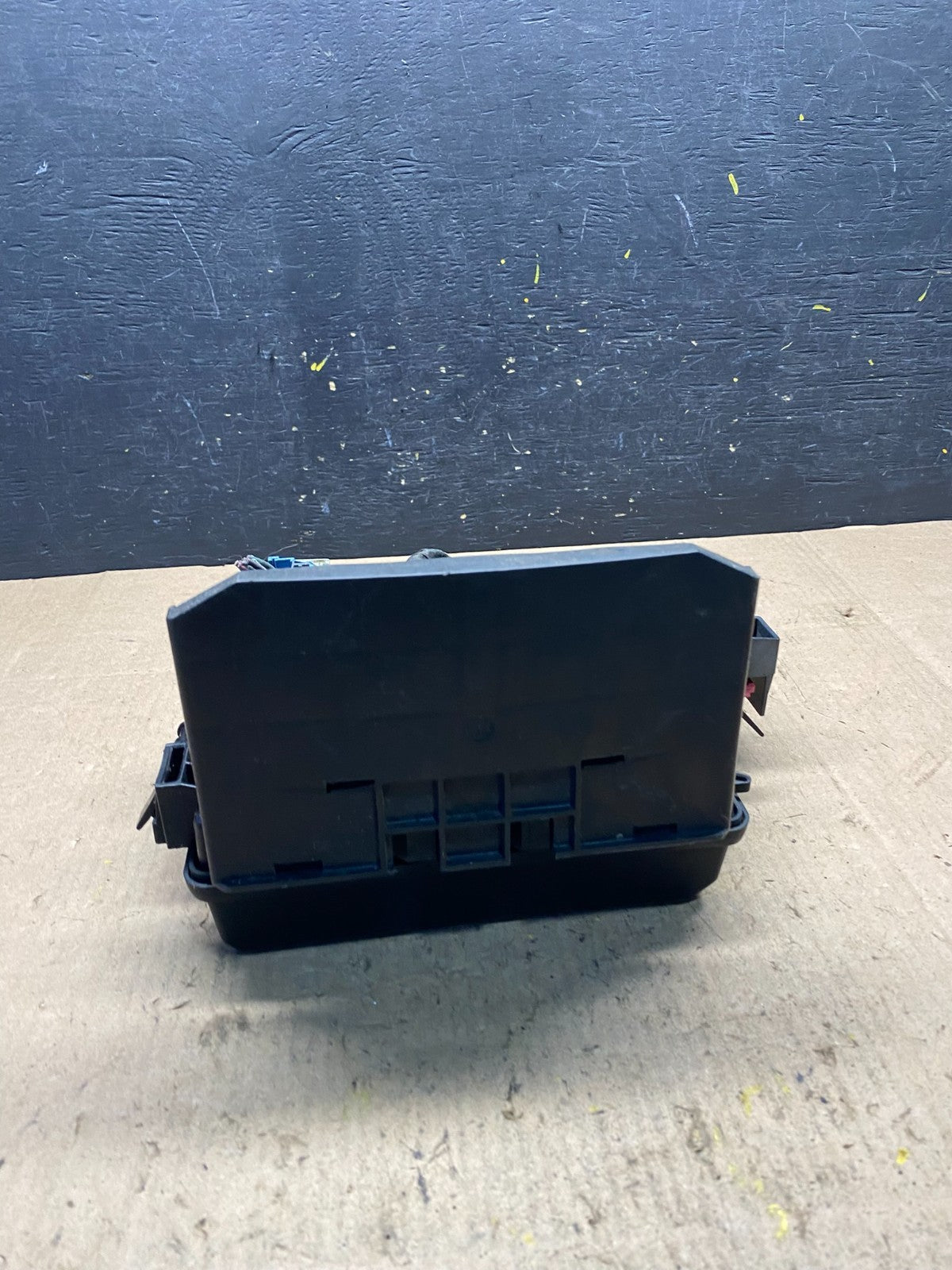 2008 Chrysler 300 Charger Totally Integrated Power Module Fuse Box TIPM R8496 DG6