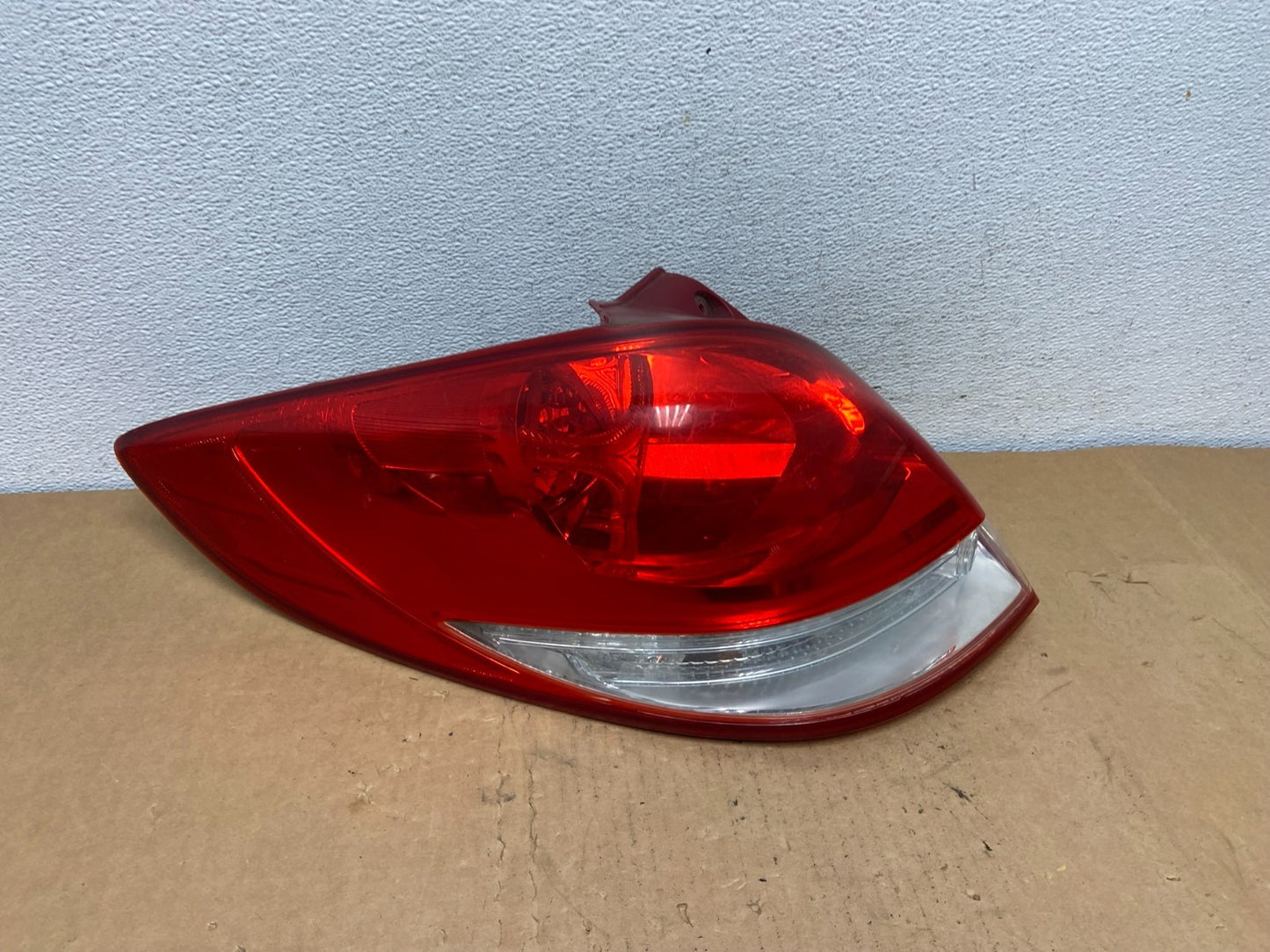 2012 to 2017 Hyundai Veloster Left Driver LH Tail light AC8544 DW0