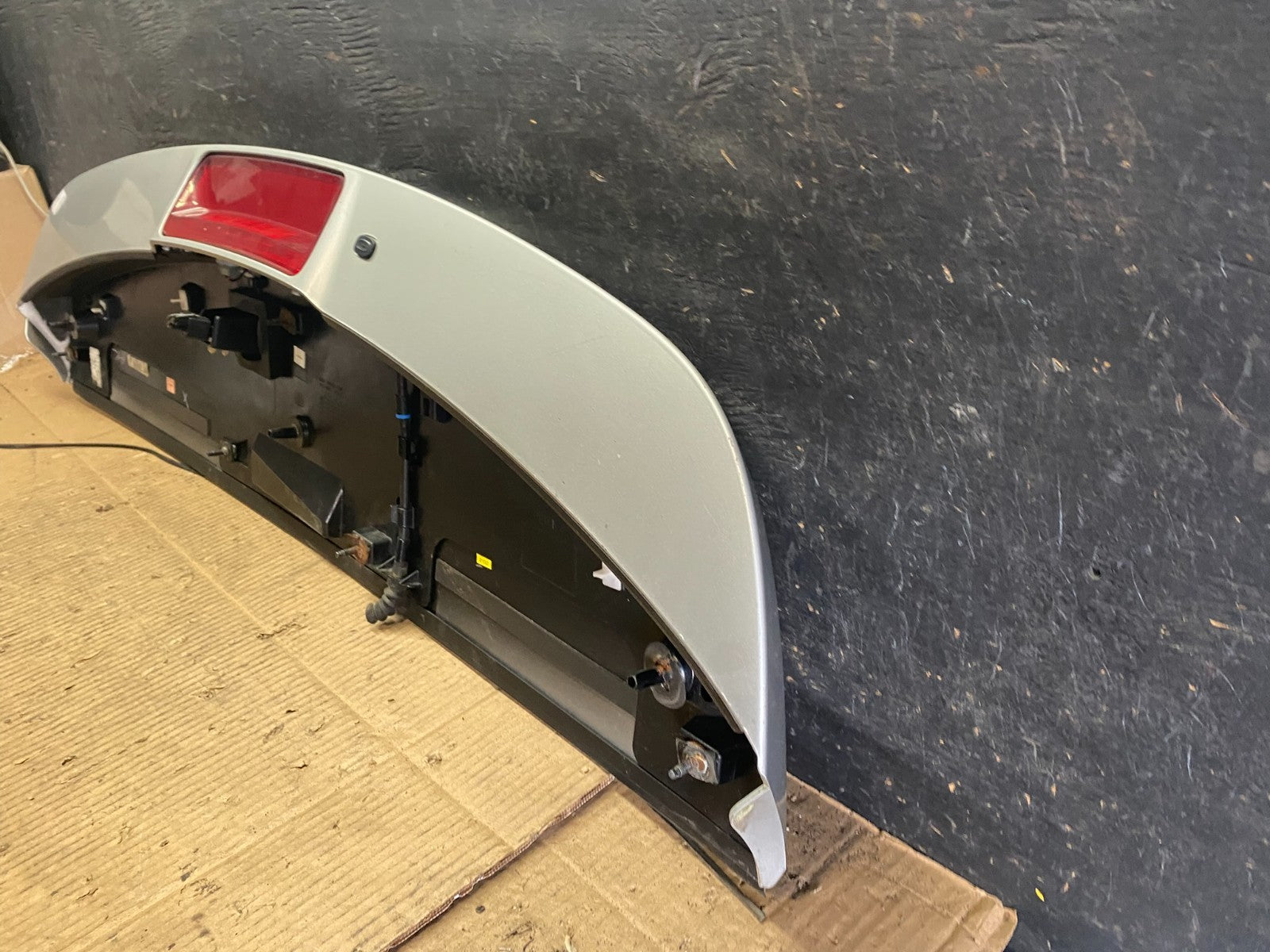 2011 to 2015 Ford Explorer Rear Upper Tailgate Liftgate Wing Spoiler T6789 DG9