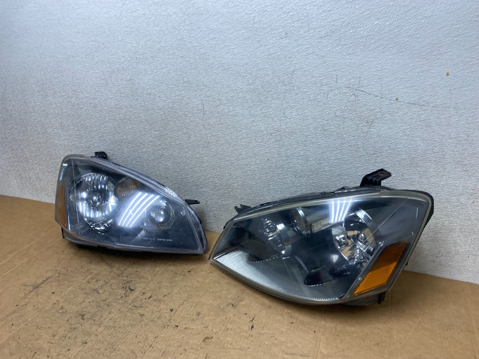2005 to 2006 Nissan Altima Left+Right Set Halogen Headlights Oem T3720 DW1