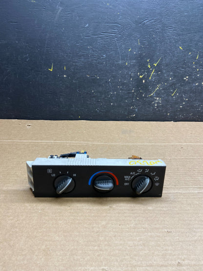 2001 - 2007 GMC Chevrolet Express 1500 Climate Control A/C W0230 DG0