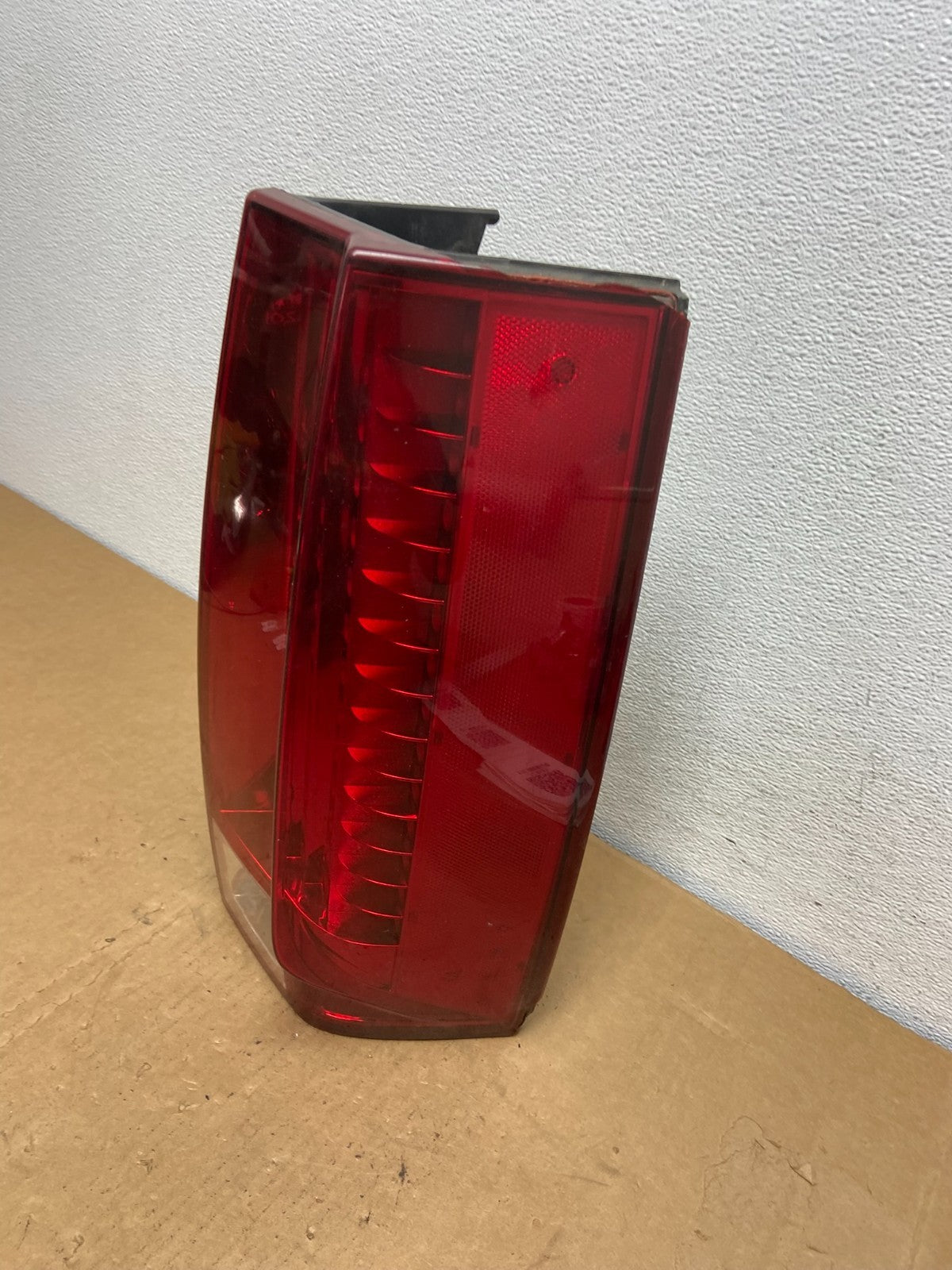 2007 to 2014 Cadillac Escalade Right Passenger RH Side Tail Light AC8545 DW1