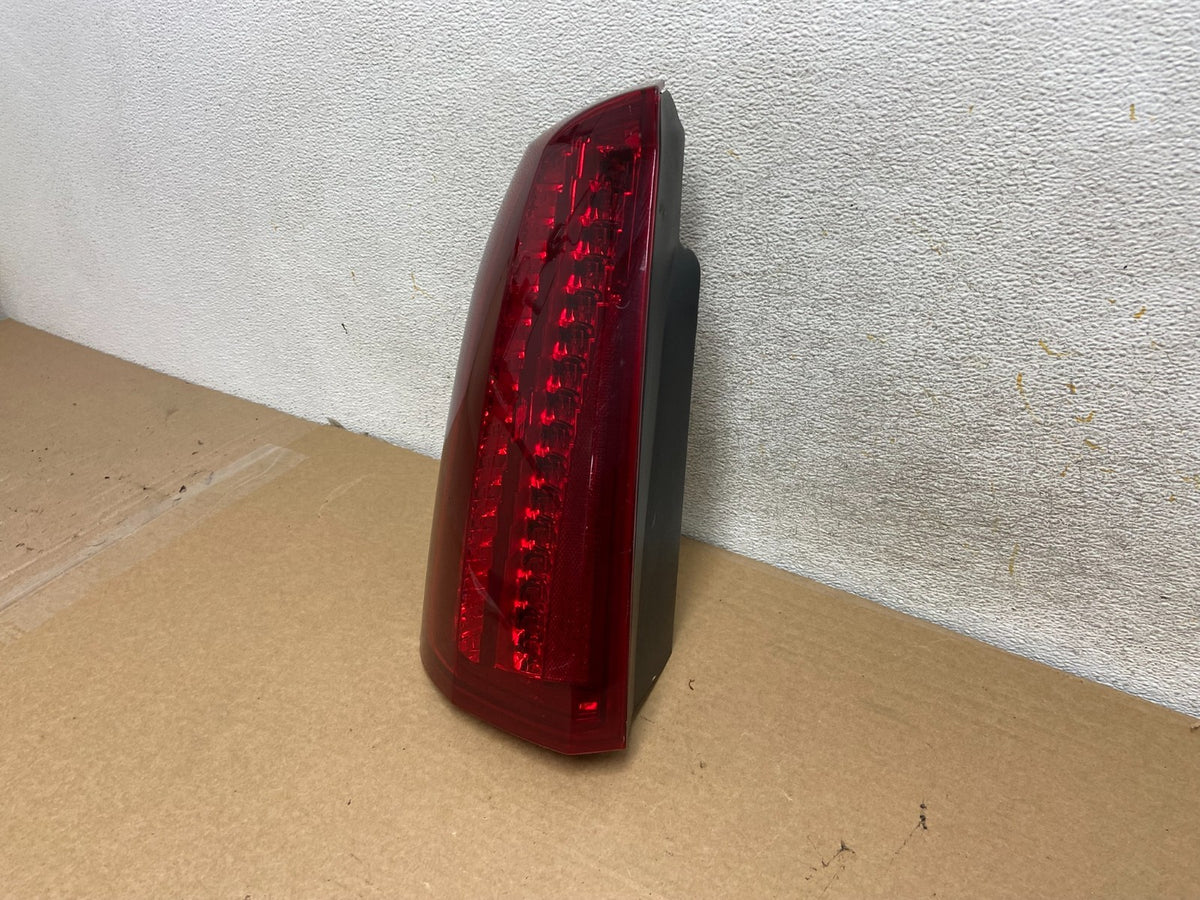 2005 2006 2007 Cadillac STS Left Driver Side Tail Light AH4420 DW2