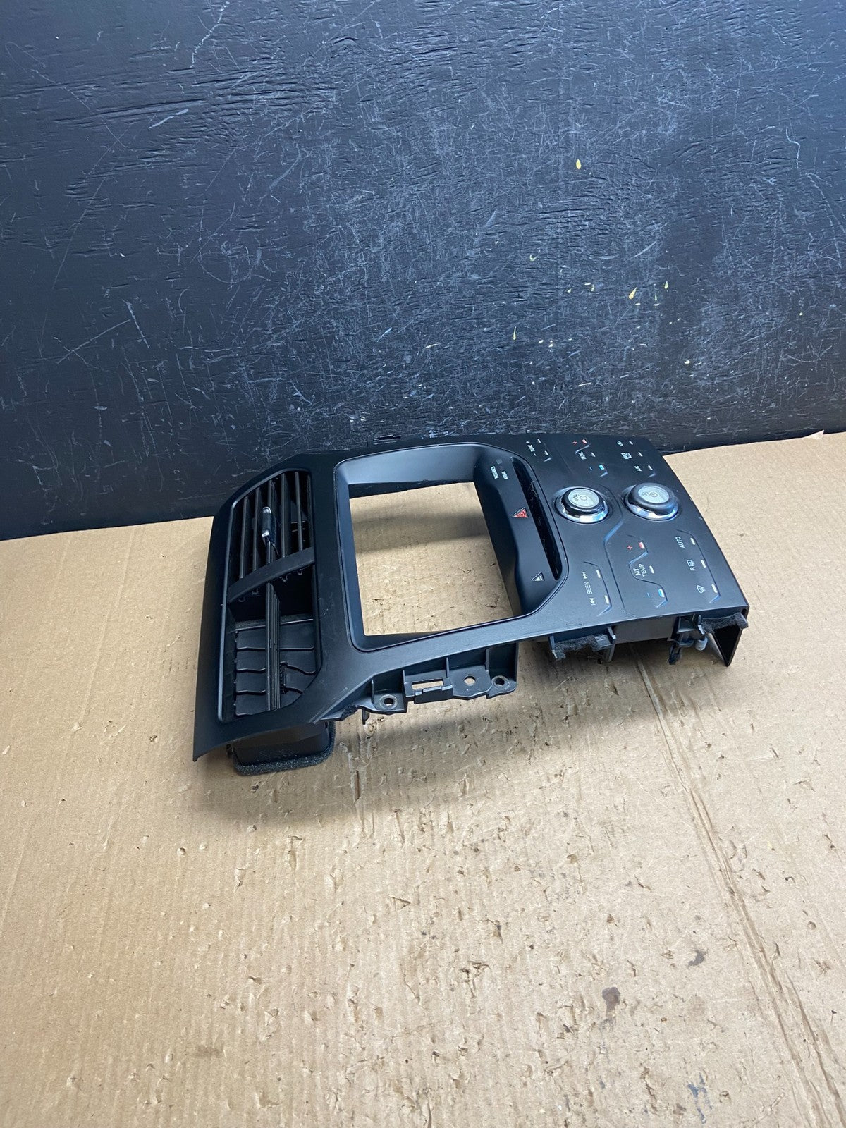 2011 to 2014 Ford Explorer Radio Climate Control Trim Bezel Panel ae4178 DG1