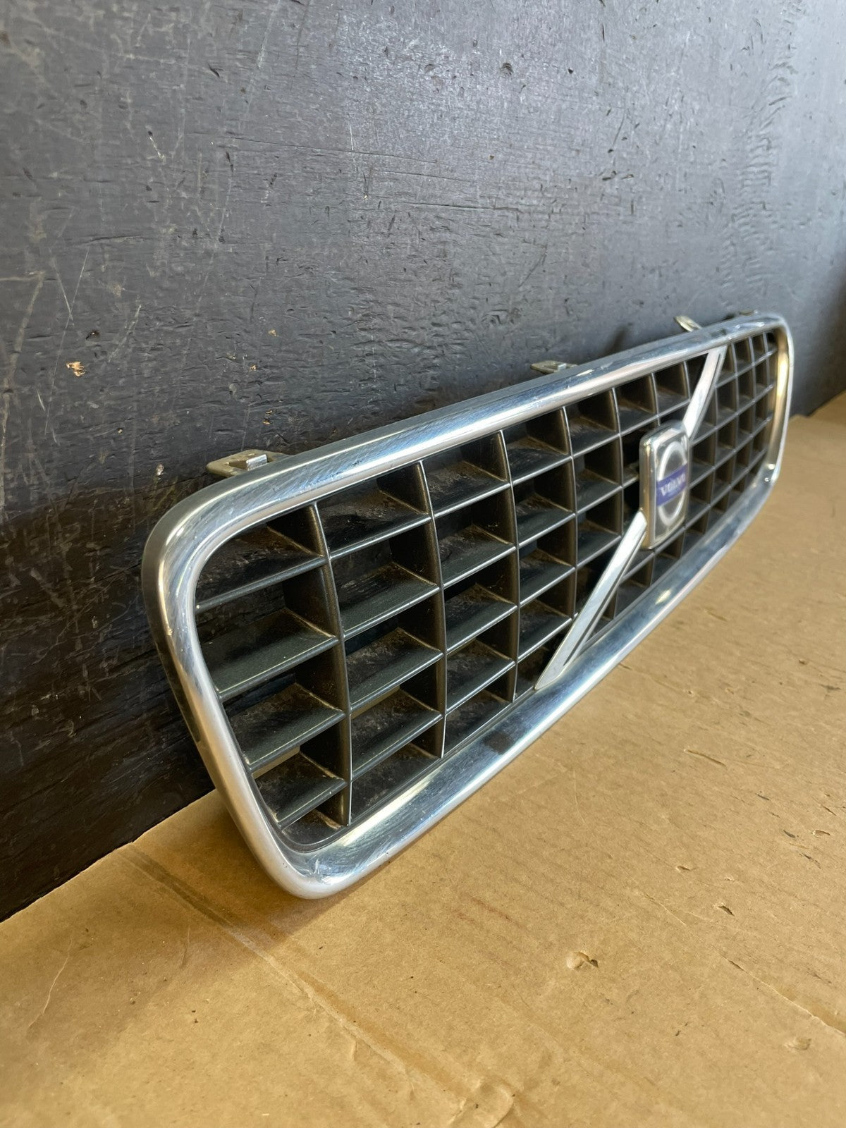 2005 2006 2007 Volvo S40 Front Upper Grille Grill 08620116 AD5725 DW2