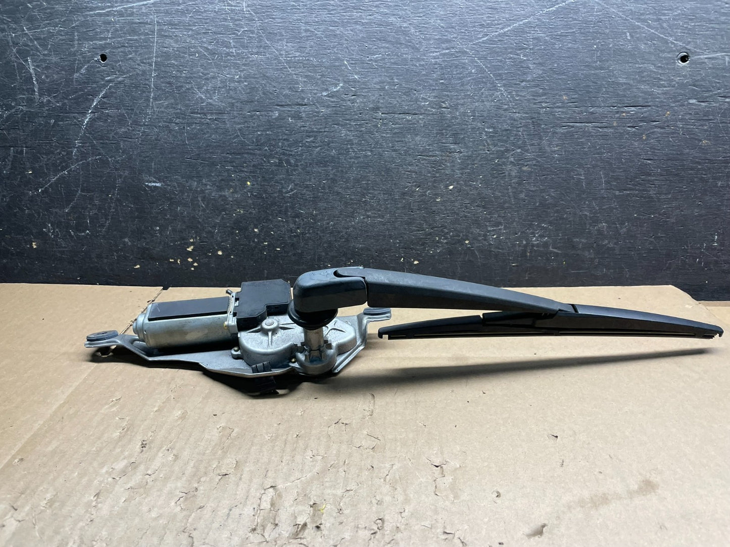 2001 to 2005 Toyota Rav4 Rear Wiper Windshield Motor OEM W1337  DG3