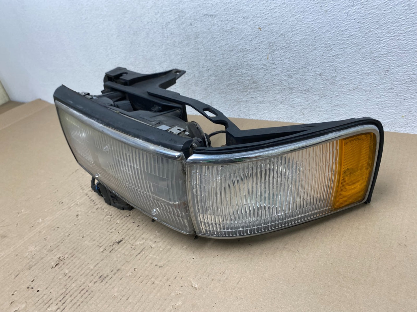 1994 1995 1996 Cadillac Deville Left Driver LH Headlight + Turn Signal AE7030 DW1