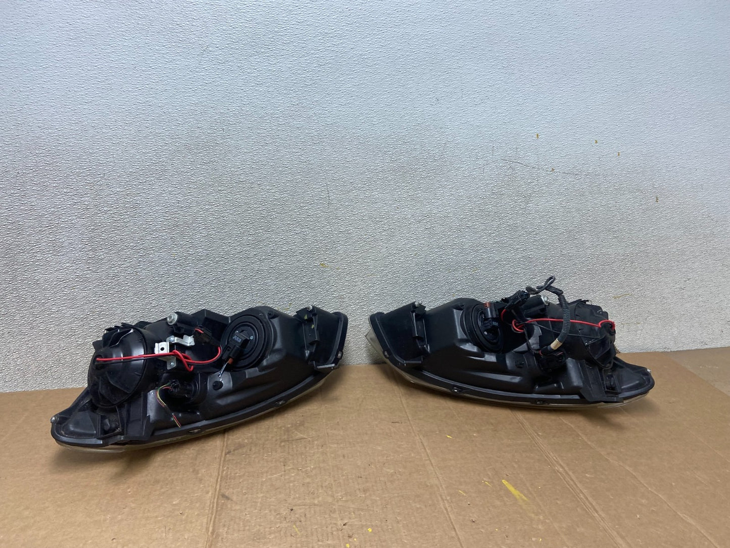 2002 to 2004 Nissan Altima Left+Right Side Set Halogen Headlights OEM AA1318 DW7
