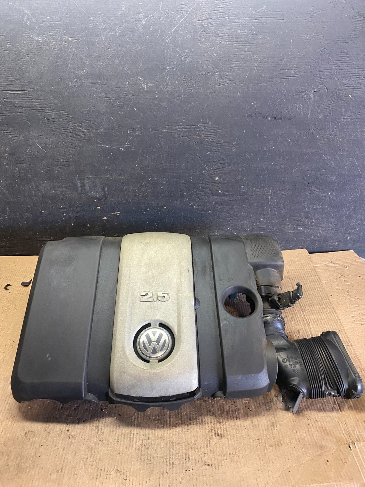 2005 to 2008 Volkswagen Jetta 2.5L Passat Jetta Engine Cover 07k129601 P6337 DG0