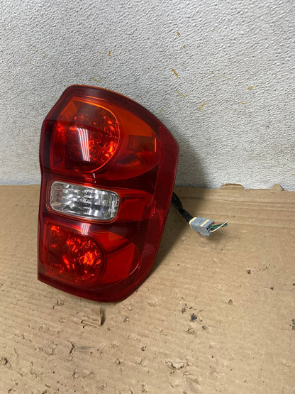 2004 2005 Toyota RAV4 Right RH Passenger Side Tail Light AH8940 LK1