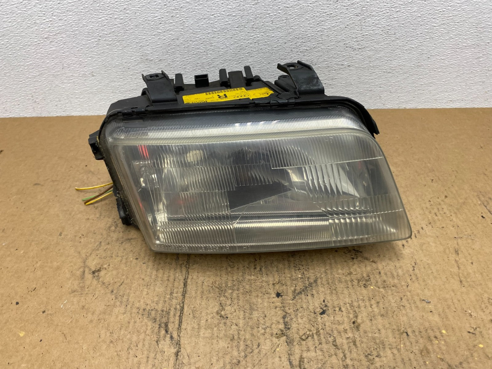 Halogen 1996 to 1999 Audi A4 Right Passenger RH Side Headlight ac3683 DG0