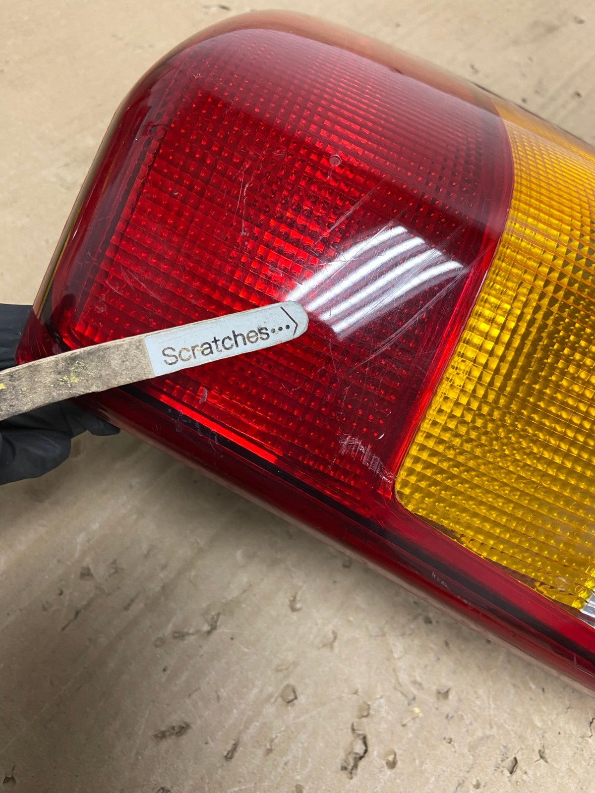 1999-2004 Jeep Grand Cherokee WJ Right Passenger Rh Tail Light AE9386 LK3