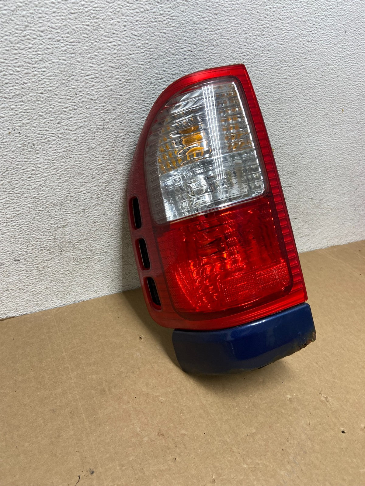 2000 to 2004 Isuzu Rodeo Left Side Tail Lights AF99252