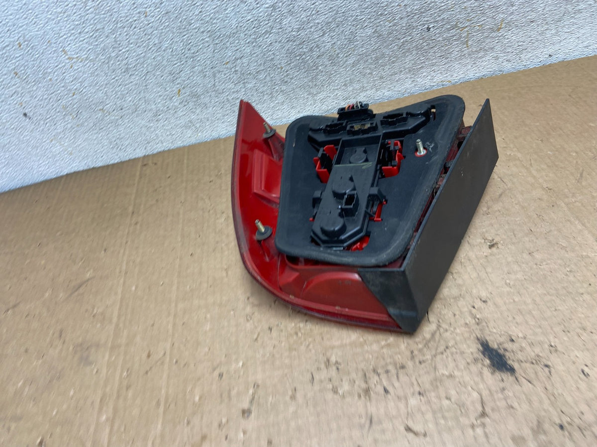 1999 to 2003 Volkswagen Jetta Sedan Left Driver Tail Light AI9174 LK3