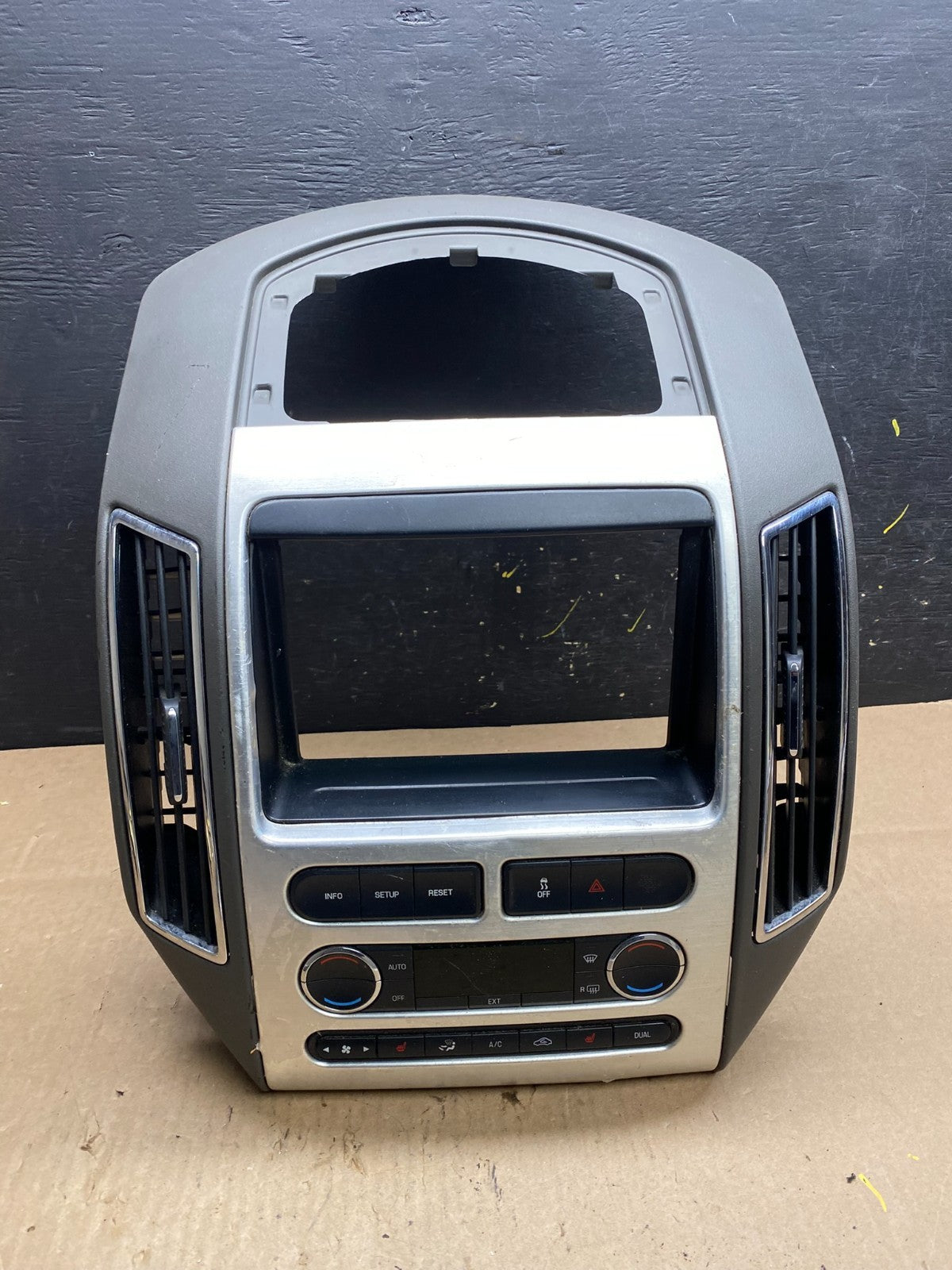 2007 - 2010 Ford Edge Heater Climate Control Radio Control Dash Bezel T4673 DG0