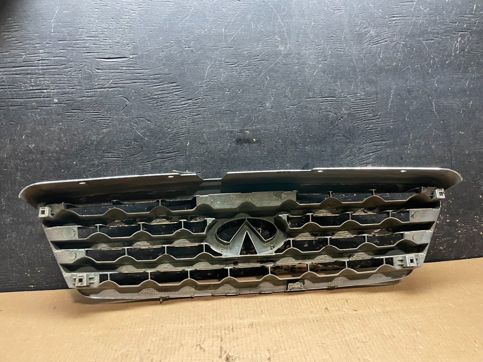 2006 2007 2008 Infiniti Fx35 Front Upper Grill Grille W/ Emblem OEM AA2397 DG4