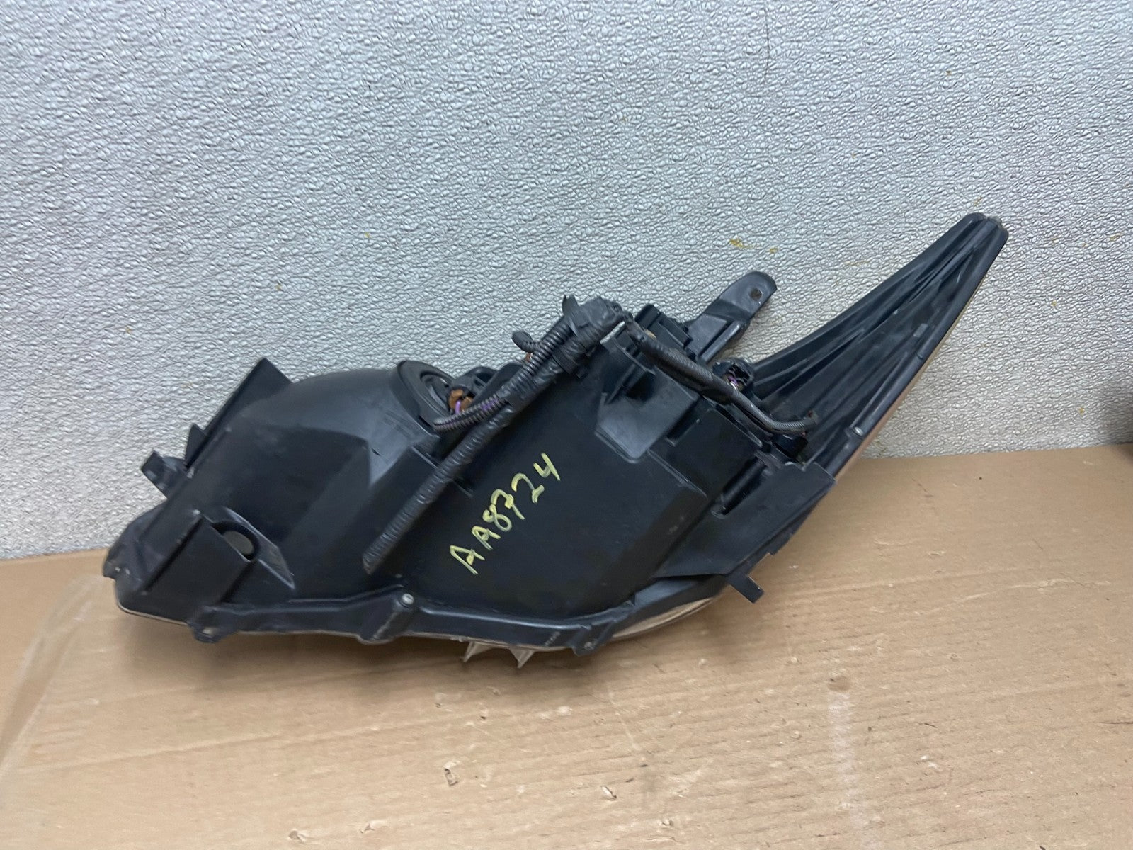 2010 - 2011 Toyota Prius Right Passenger Rh Halogen Headlight OEM AA8724 DW8