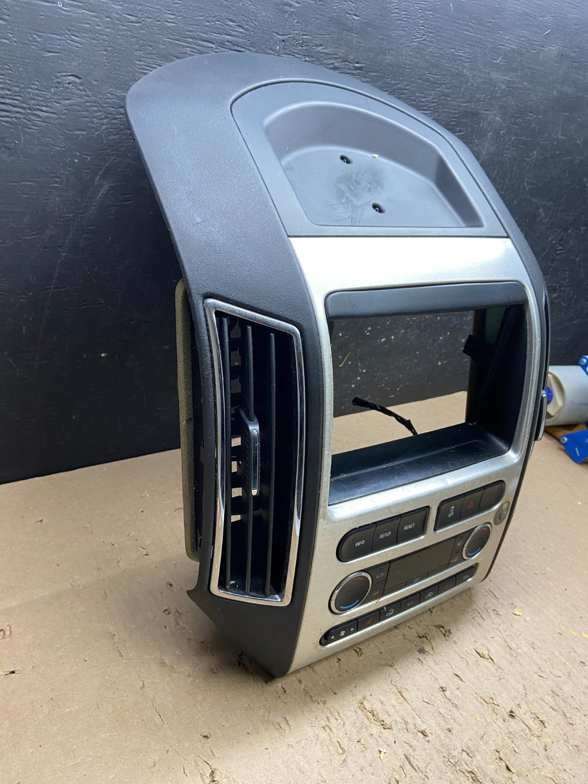 2007 - 2010 Ford Edge Heater Climate Control Radio Control Dash Bezel af2584 DG2