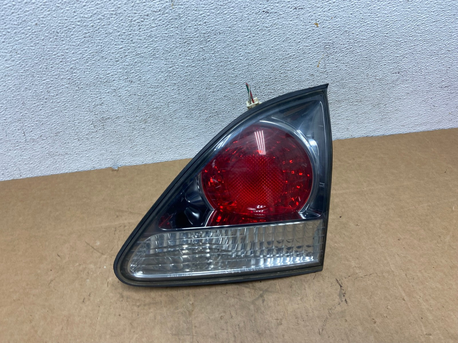 2000-2003 Lexus RX300 Right Passenger Side Rear Inner Tail Light AD6169 LK0