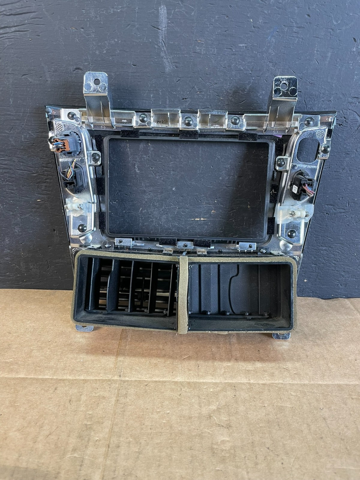 2010 - 2012 Lincoln Mkt Center Dash Gps Radio Bezel Panel Air Vent AC5228 DG6