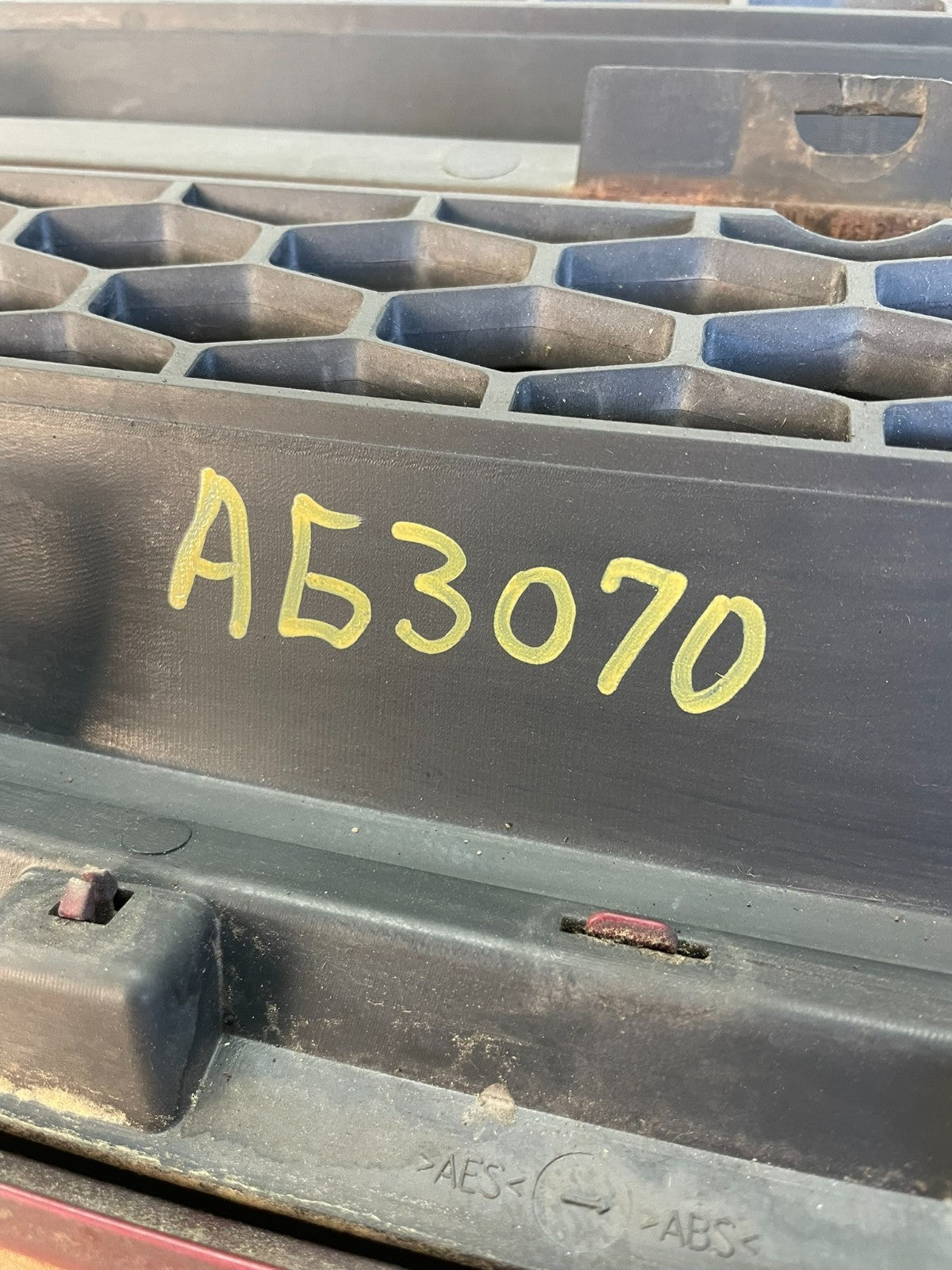 2003 2004 2005 Honda Pilot Front Upper Grill Grille AG3070 DG7