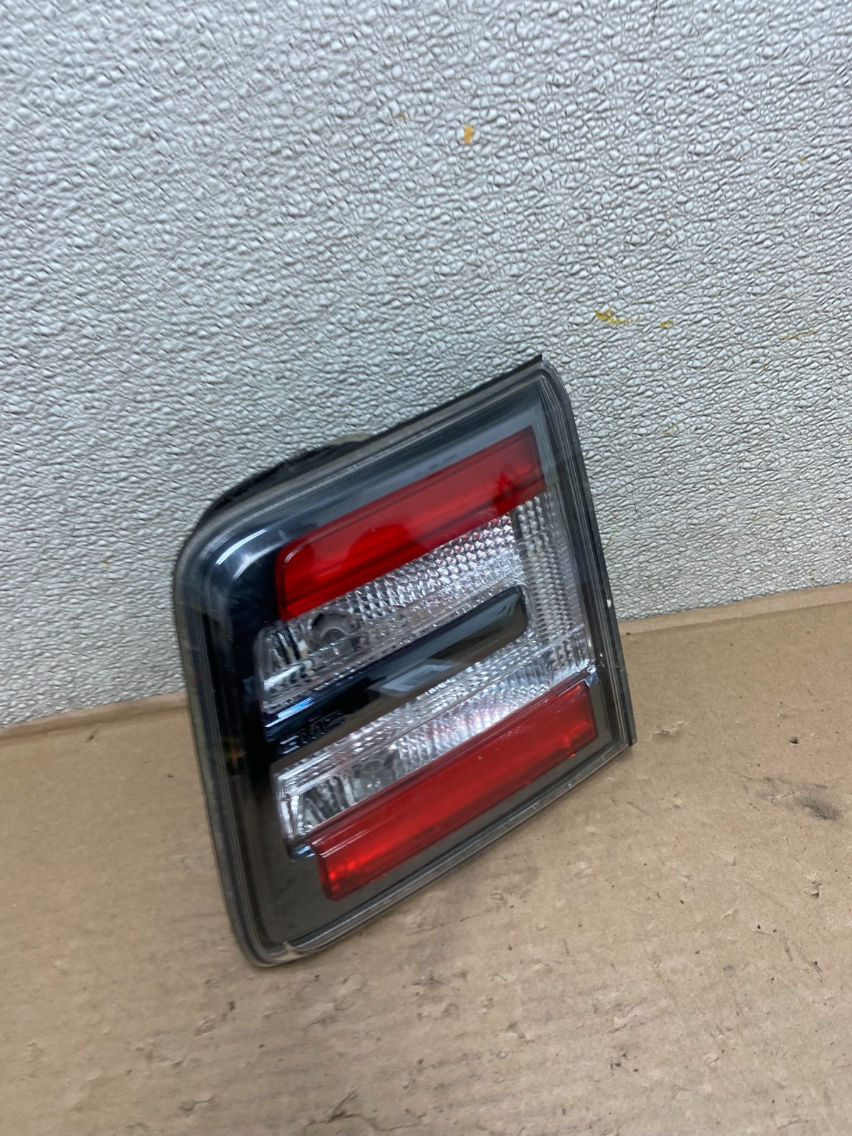 2013 to 2016 GMC Acadia Right Passenger RH Side Inner Tail Light AB0098 LK2