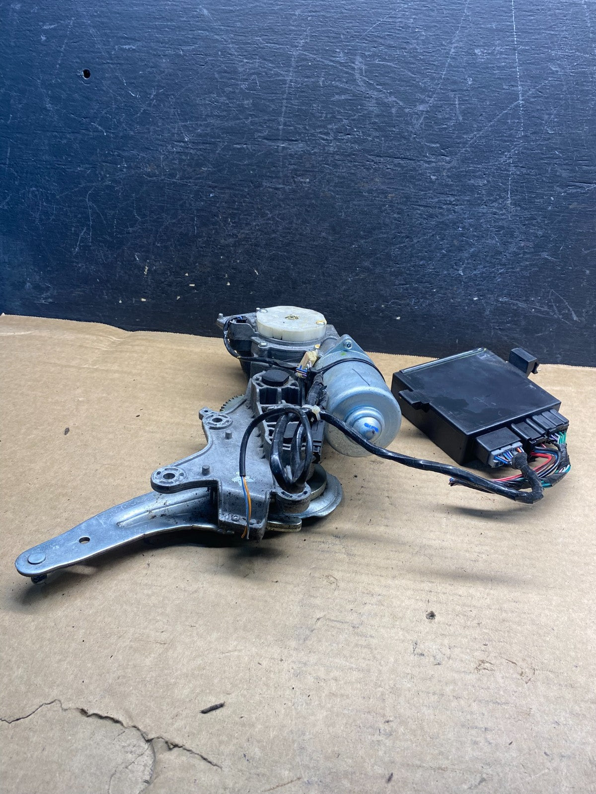 2009 to 2016 GMC Acadia Rear Trunk Liftgate Power Motor Actuator AH4947 DG2