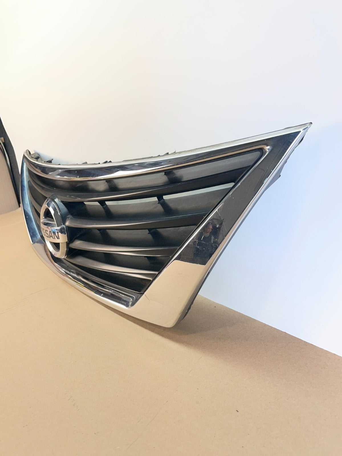 2012 to 2014 Nissan Versa Sedan Front Upper Grill Grille AG0963 DG1