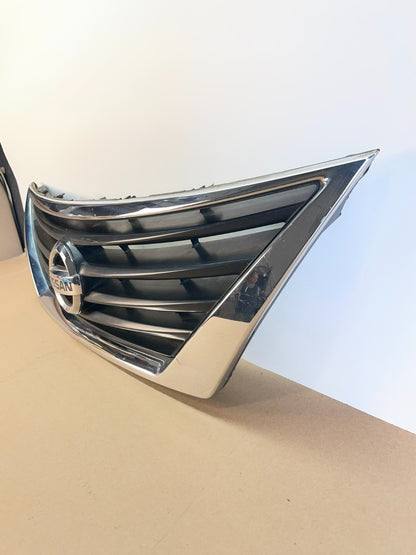 2012 to 2014 Nissan Versa Sedan Front Upper Grill Grille AG0963 DG1