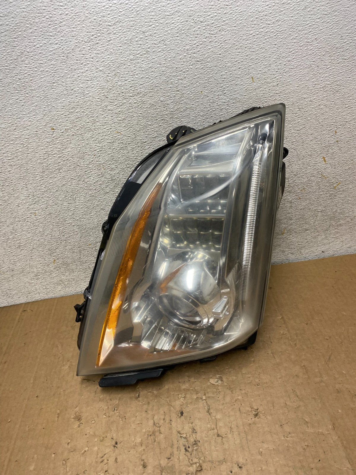 2008 to 2014 Cadillac CTS Left Driver LH Side Xenon Headlight AI9143 DW0