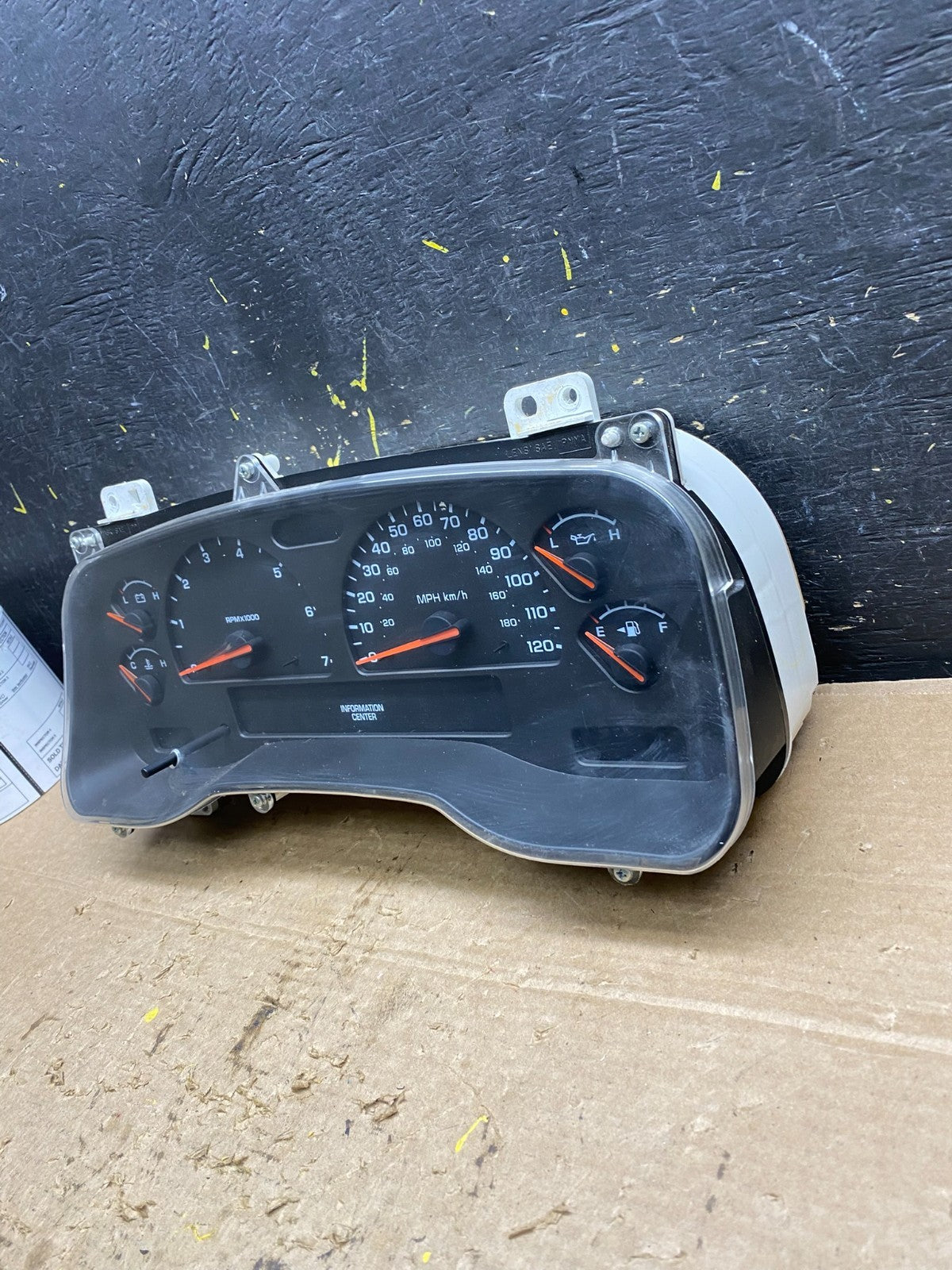 2003 Dodge Durango 4.7L Speedometer Instrument Cluster Gauge OEM X1335 DG2