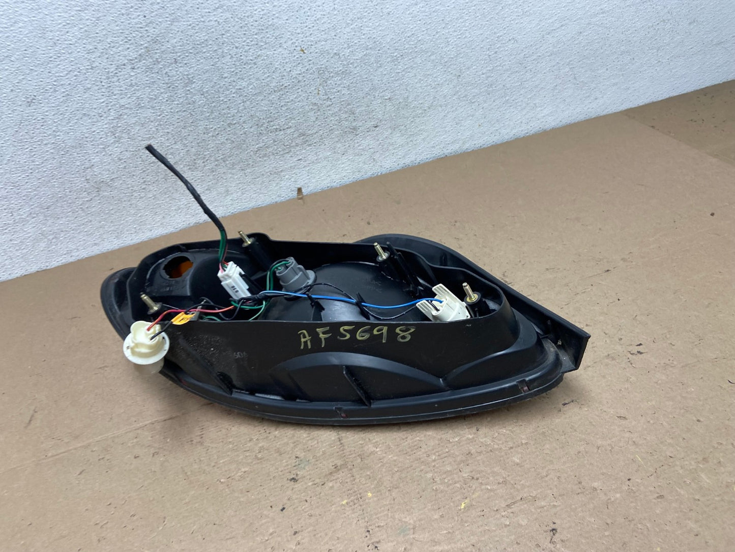 1999 2000 Hyundai Elantra Sedan Right Passenger RH Tail Light AF5698 LK6