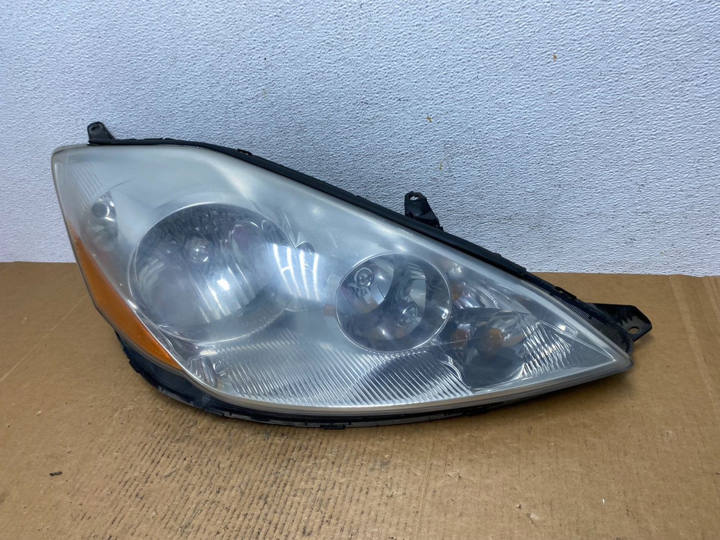2006 to 2010 Toyota Sienna Right Passenger Rh Side Headlight Halogen AE0379 DW1