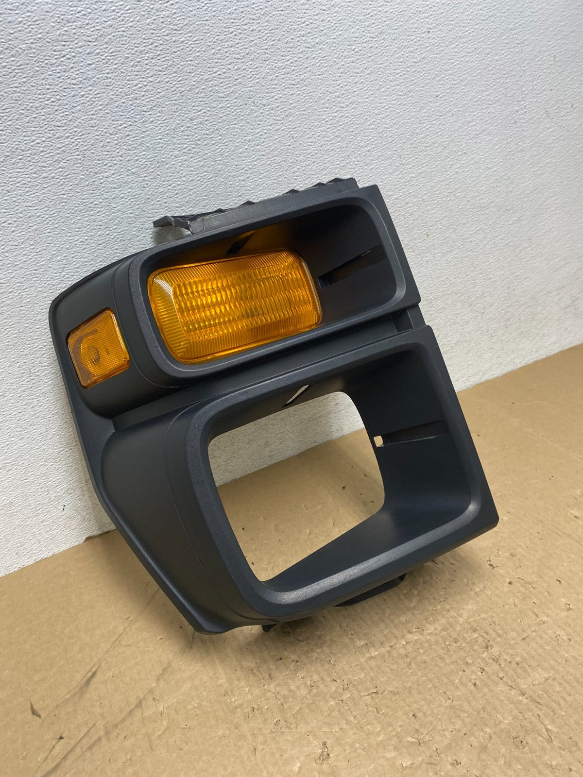 2008-2017 Ford E150 E250 E350 Van Right Side Headlight Bezel Trim AG1084 DW2