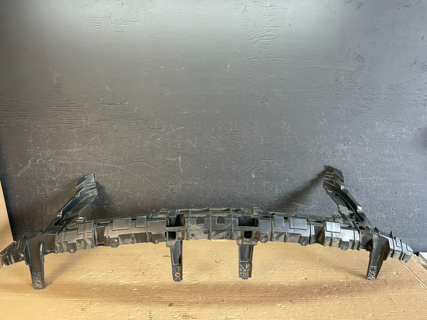 2015 to 2018 Kia Sedona Front Bumper Center Support Reinforcement af3516 DG0
