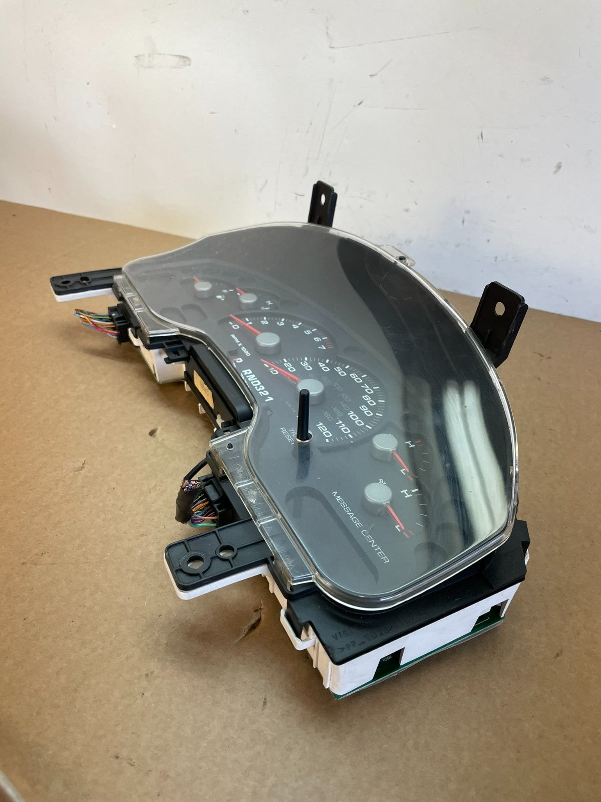 2004 2005 Mercury Mountaineer Instrument Cluster Speedometer Gauge AG2831 DW2