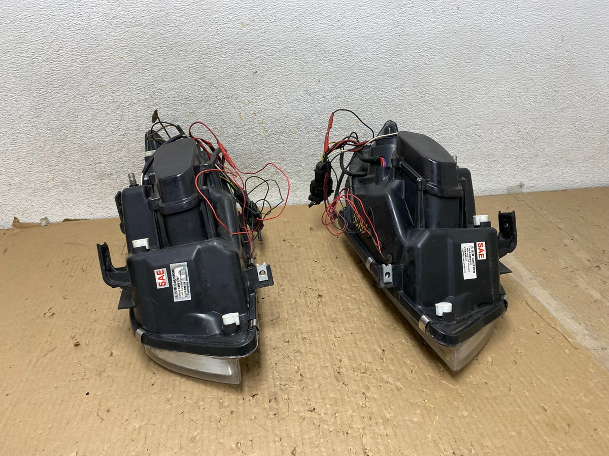 2006 to 2008 BMW 3-Series Sedan E90 Left+Right Set Side LED Headlights AH2912 DW11