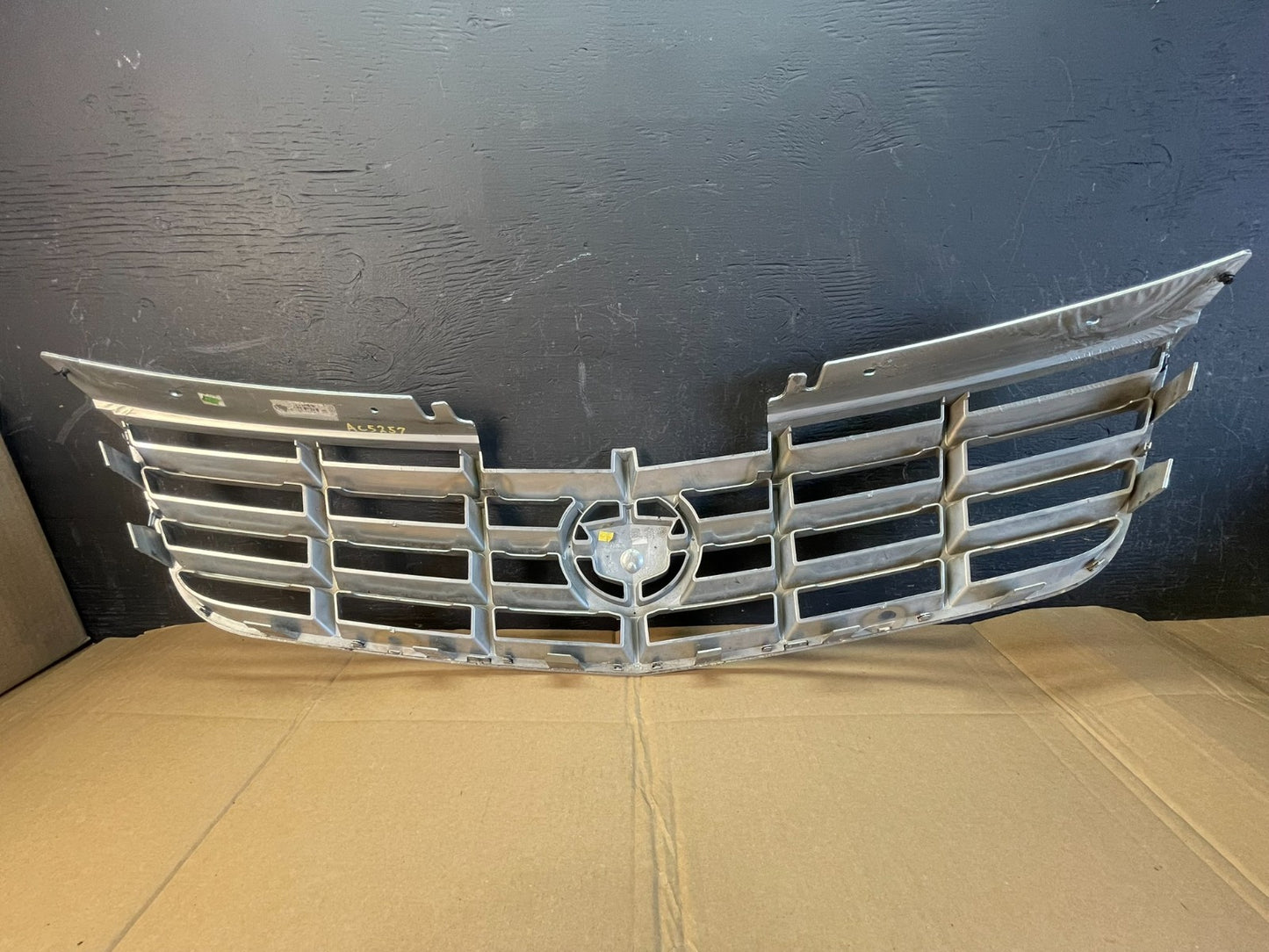 2006 to 2011 Cadillac DTS Front Bumper Upper Grille Grill AC5257 DG4