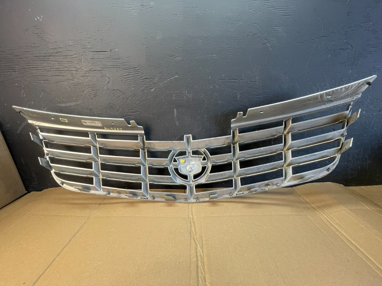 2006 to 2011 Cadillac DTS Front Bumper Upper Grille Grill AC5257 DG4