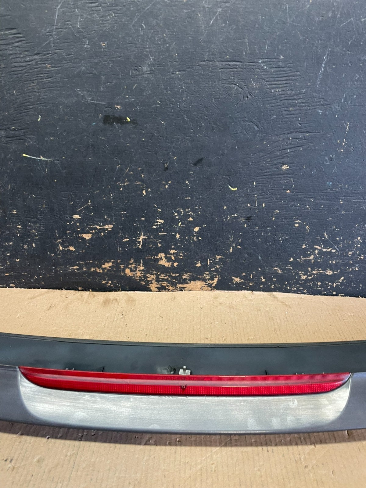 2008 to 2010 Volkswagen Touareg Trunk Hatch Lid Spoiler 3rd Brake Light AA21485