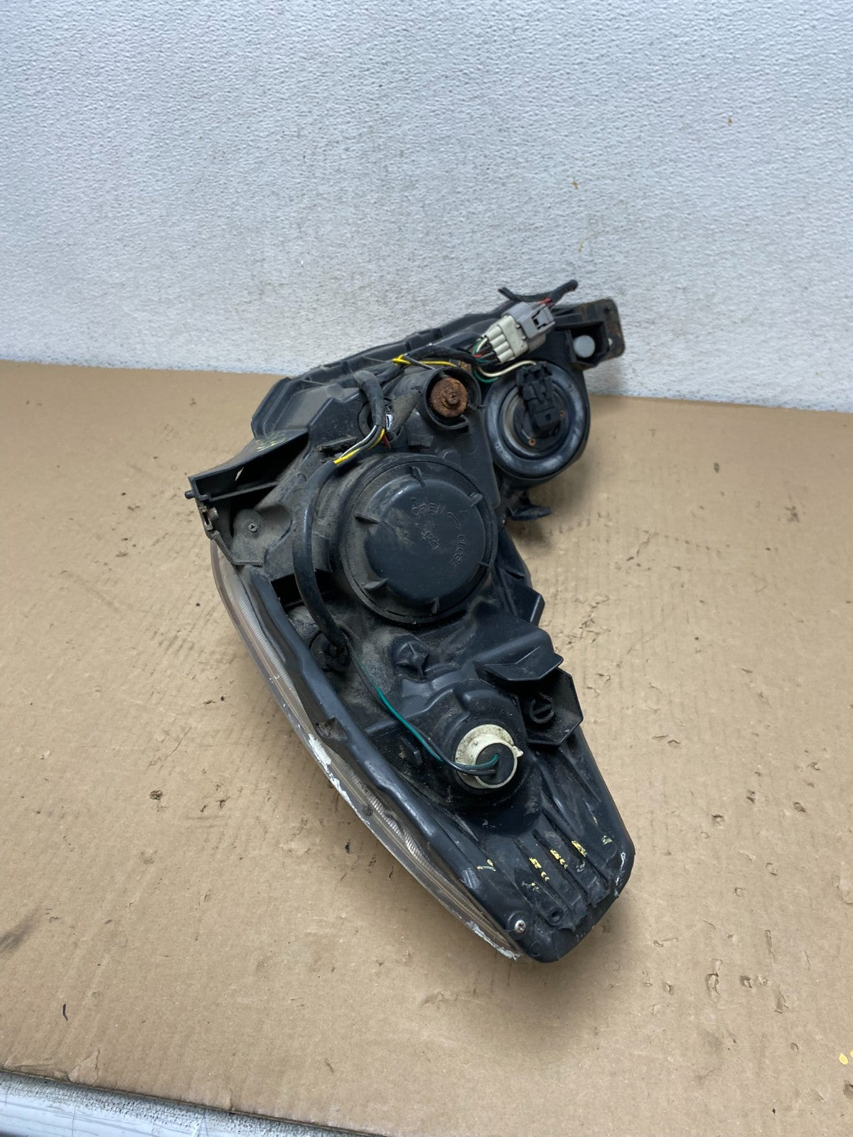 2010-2012 Subaru Legacy Outback Right Passenger Headlight AF3282 DW7