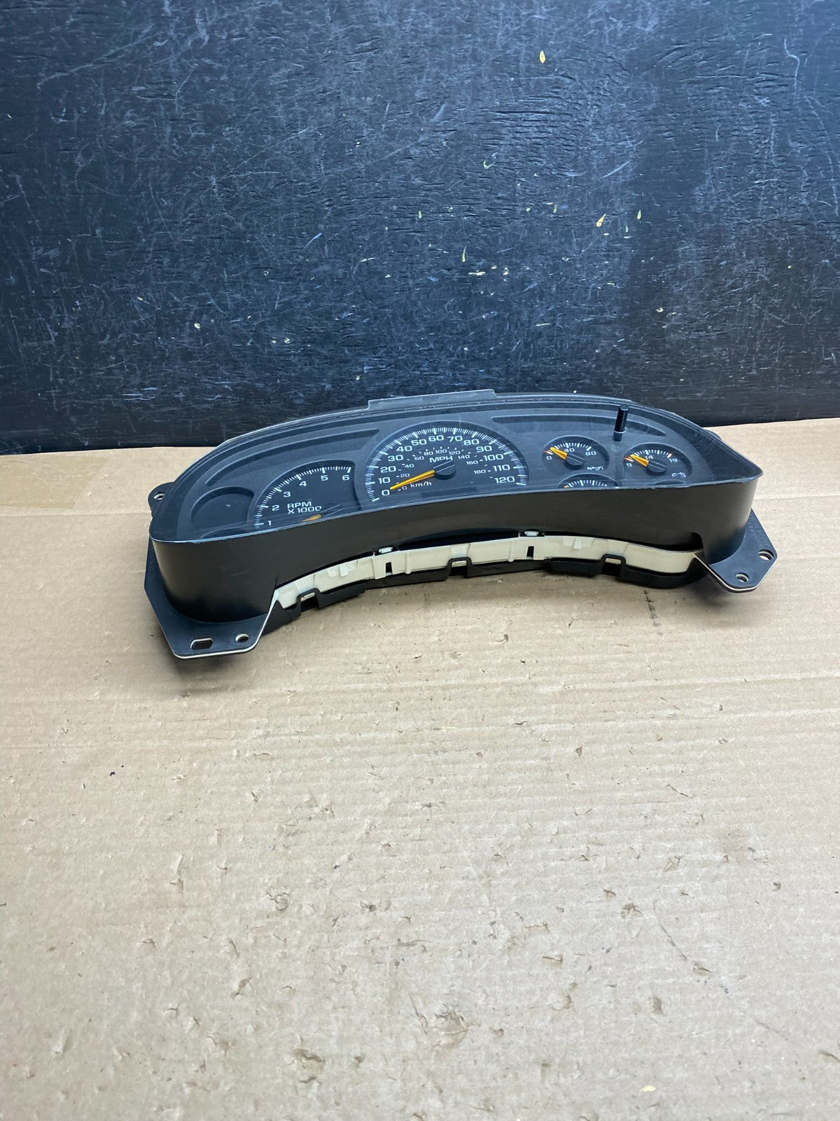 2003 to 2006 Chevrolet Silverado Speedometer Instrument Cluster ag6356 DG5