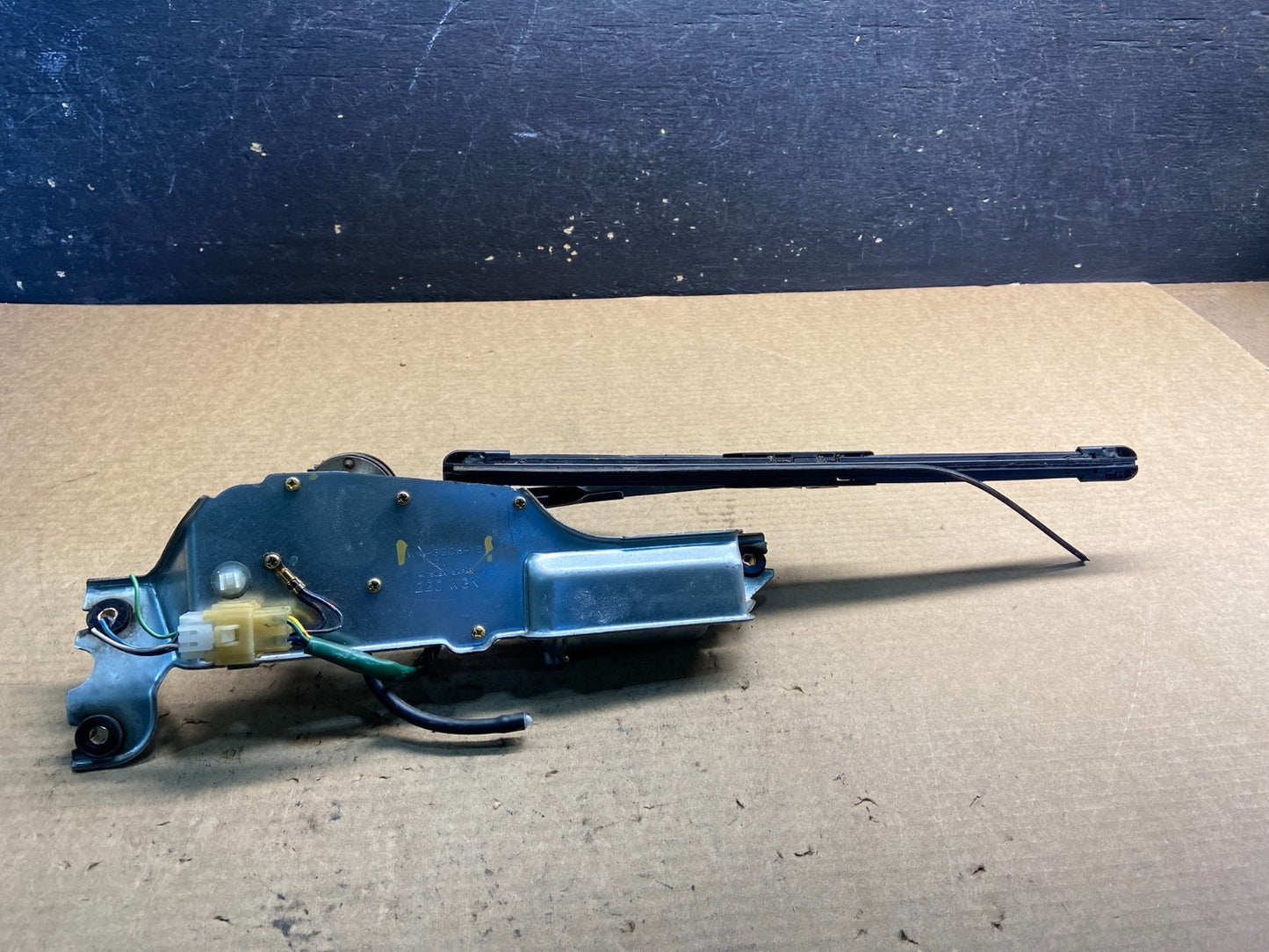 1991 to 1998 Mitsubishi Space Runner Wiper Motor Rear AA0680 DG5