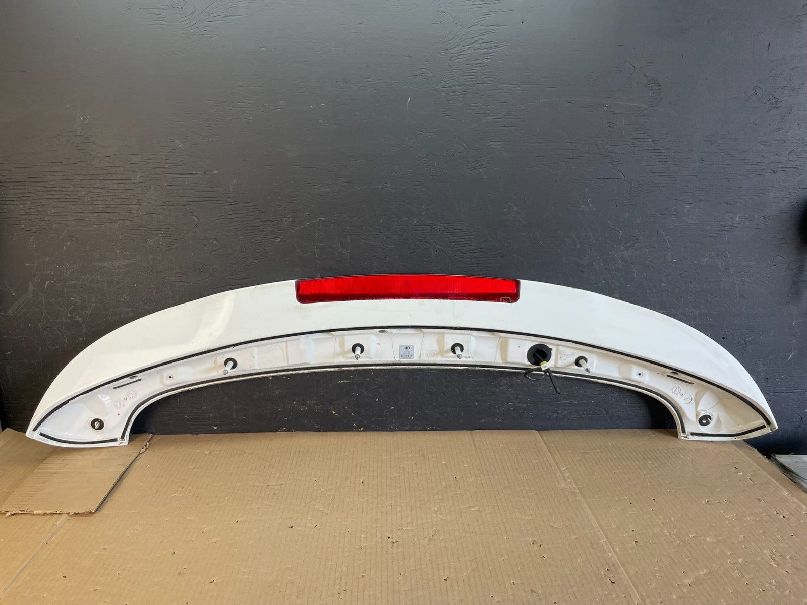 2015 to 2020 Kia Sedona Rear Trunk Spoiler Wing AE3759 DG3
