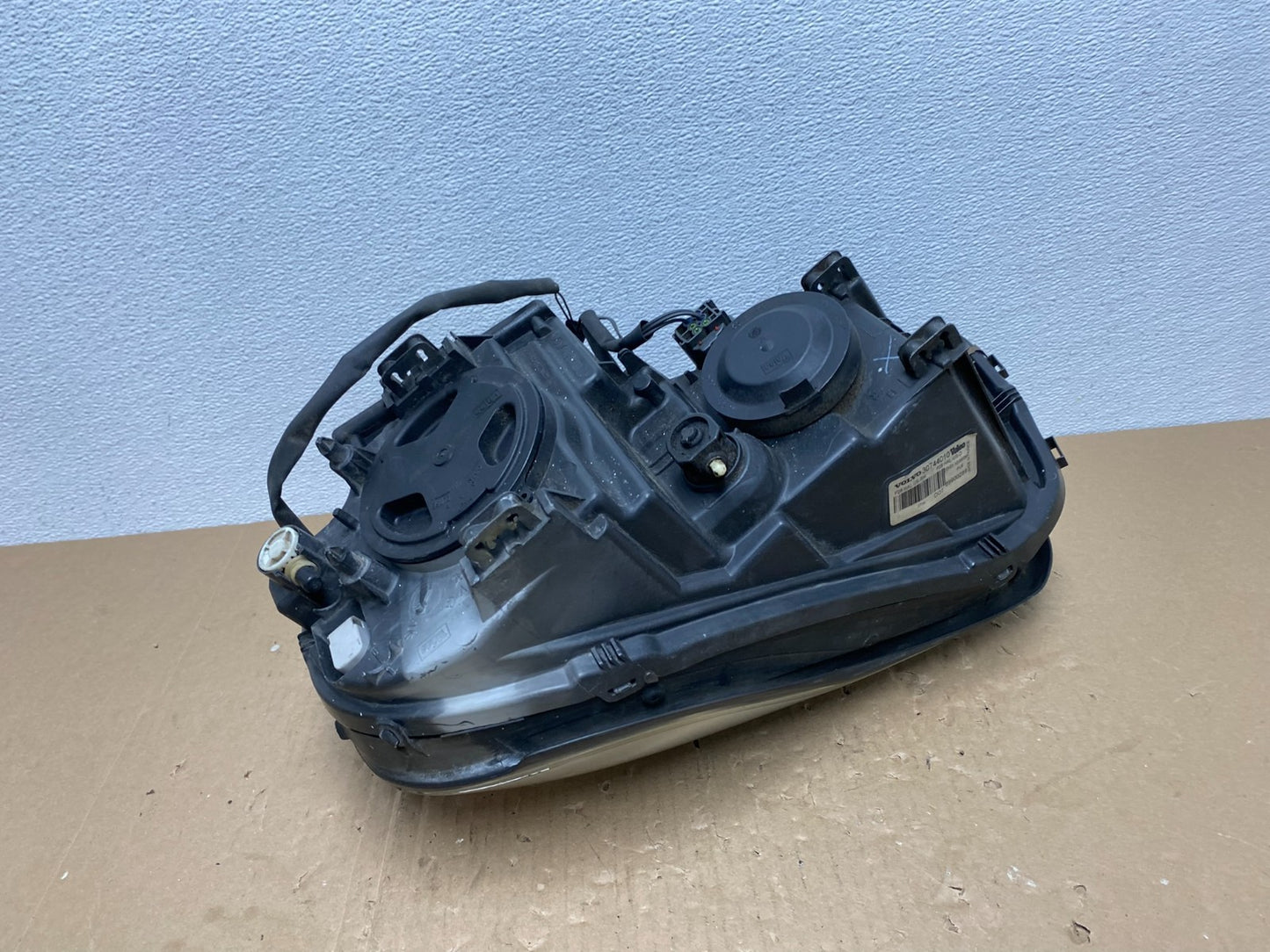 2003 to 2006 Volvo XC90 Right Passenger Rh Side Headlight Halogen AB6903 DW7