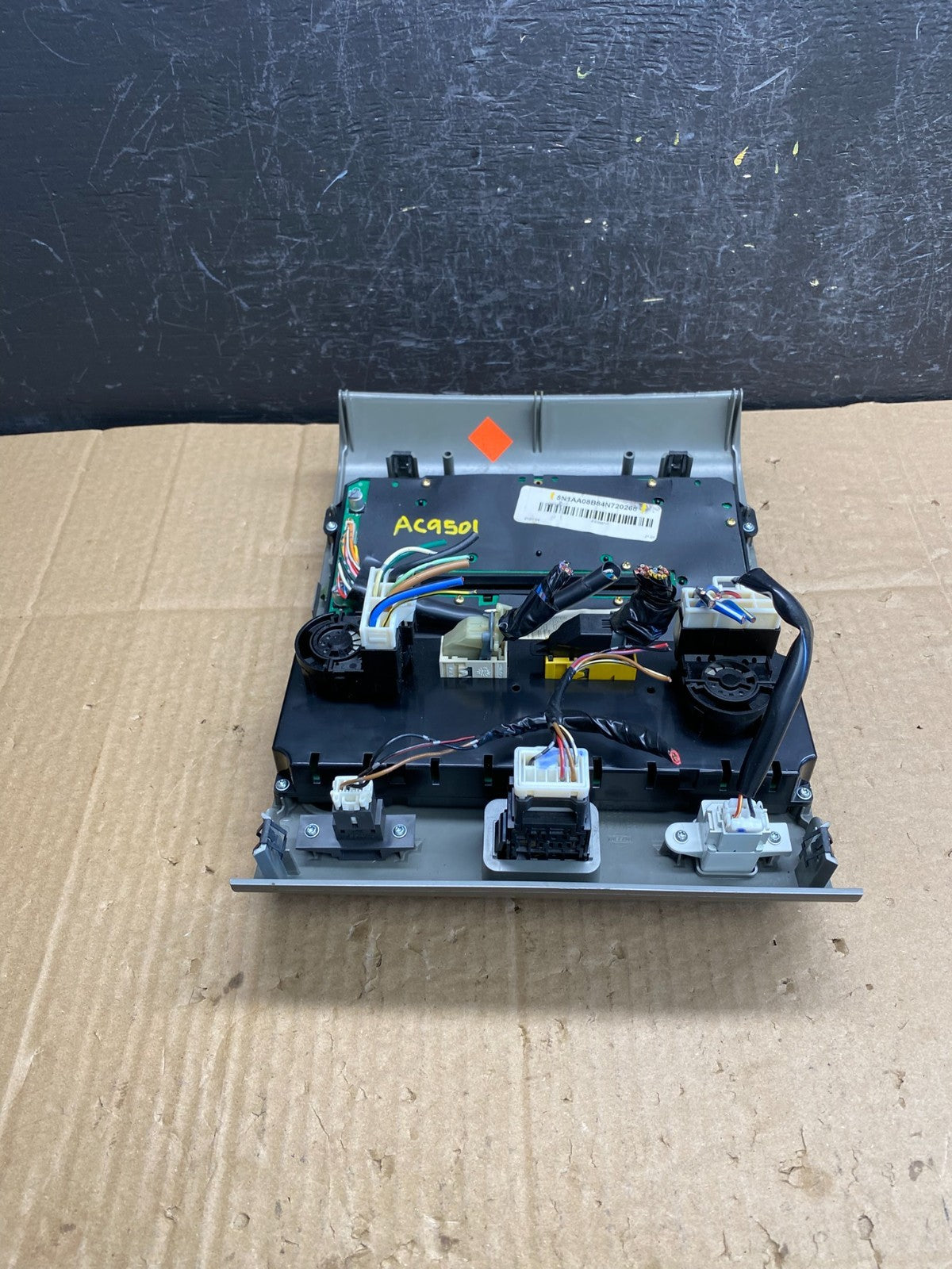 2004 to 2007 Nissan Armada Radio CD Player A/C Climate Control ac9502 DG3