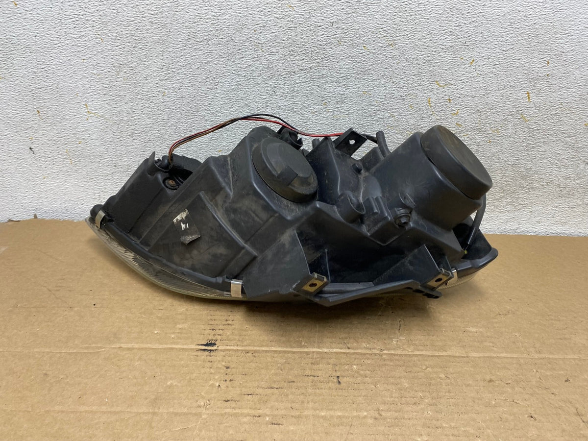 2004 to 2006 Chrysler Pacifica Headlight Left Driver LH Halogen AH7933 LK4